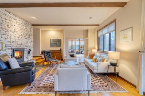 Wellspring by AvantStay Indoor Pool Views in Richmond, USA