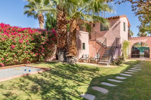 Casa del Colibri’ by AvantStay Luxe Estate w Pickle Ball Court in Palm Springs, USA