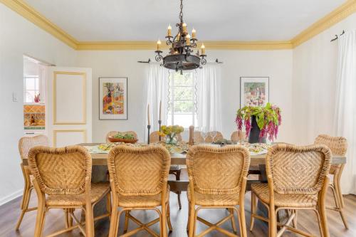Casa del Colibri’ by AvantStay Luxe Estate w Pickle Ball Court in Palm Springs, USA