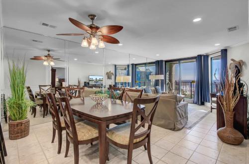 409 Summerhouse by AvantStay Beachfront Condo w Sea Views Community Pool in Isle of Palms, USA