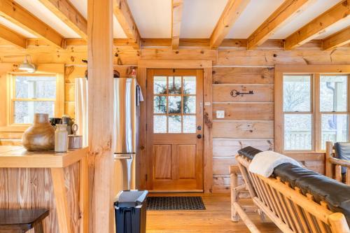 Starry Woods by AvantStay Retreat Near Asheville in Asheville, USA