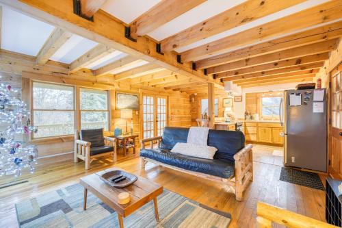 Starry Woods by AvantStay Retreat Near Asheville in Asheville, USA