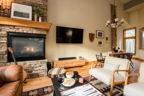 Camber by AvantStay Cozy Chic Cabin w Hot Tub in Breckenridge, USA