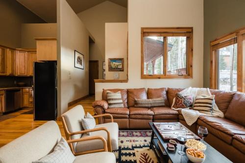 Camber by AvantStay Cozy Chic Cabin w Hot Tub in Breckenridge, USA