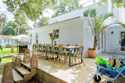 Sawyer Jessamine by AvantStay 2 Homes Pool in Isle of Palms, USA