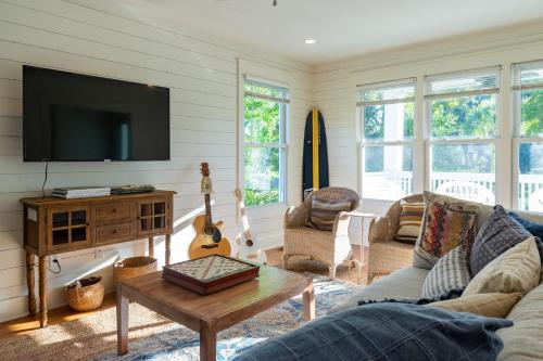 Sawyer Jessamine by AvantStay 2 Homes Pool in Isle of Palms, USA