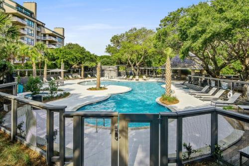 Waters Lure AvantStay Oceanfront Shared Pool Spa Ocean Views in Isle of Palms, USA