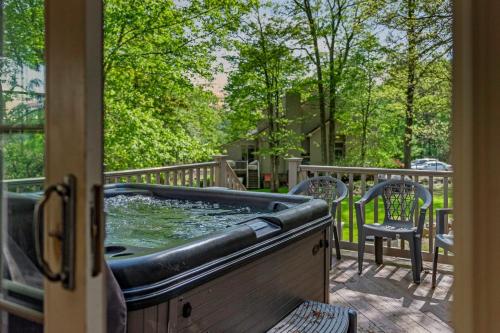 Boulder Basin by AvantStay Hot Tub with a View Central Location in Lake Harmony, USA