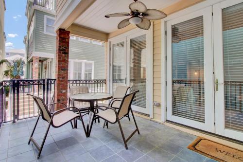 123 Grand Pavilion by AvantStay Steps from Beach in Isle of Palms, USA