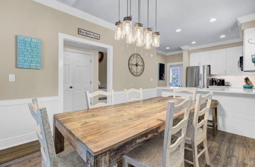 123 Grand Pavilion by AvantStay Steps from Beach in Isle of Palms, USA