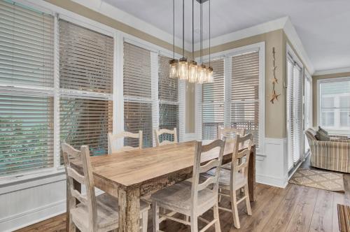 123 Grand Pavilion by AvantStay Steps from Beach in Isle of Palms, USA