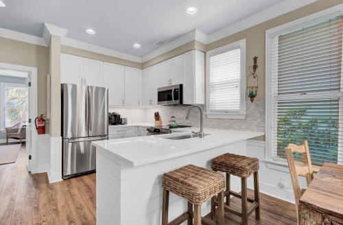 123 Grand Pavilion by AvantStay Steps from Beach in Isle of Palms, USA