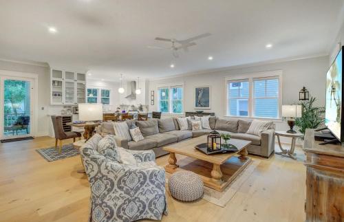 3602 Hartnett Boulevard by AvantStay Charming Home w Pool in Isle of Palms, USA