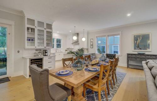 3602 Hartnett Boulevard by AvantStay Charming Home w Pool in Isle of Palms, USA