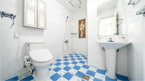 room detail thumbnail 2