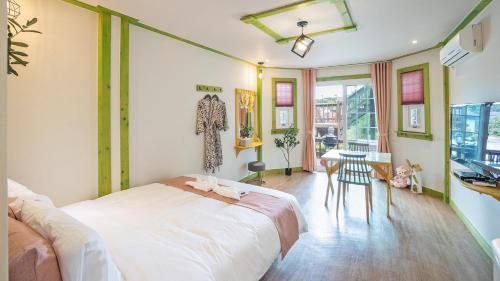 room detail thumbnail 0