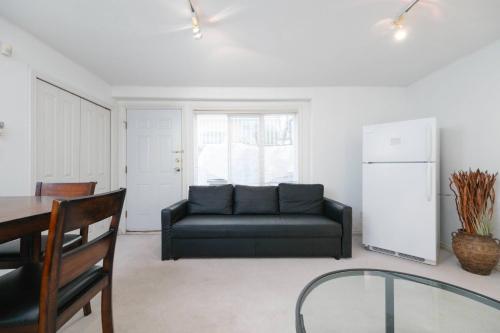 2 Bedroom Basement Guesthouse in Vancouver in Vancouver, Canada