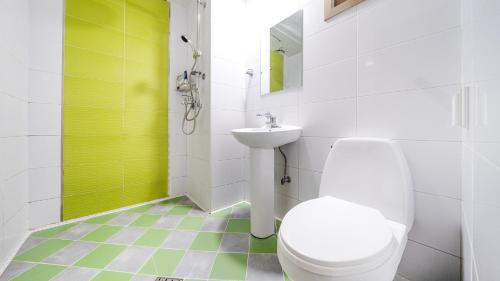 room detail thumbnail 2