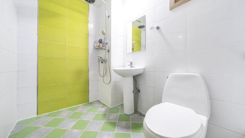 room detail thumbnail 2