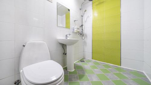 room detail thumbnail 2