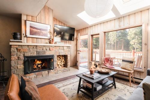 Rover by AvantStay Beautiful Ski-Chalet in Heart of Breckenridge in Breckenridge, USA