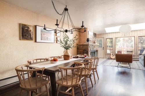 Rover by AvantStay Beautiful Ski-Chalet in Heart of Breckenridge in Breckenridge, USA