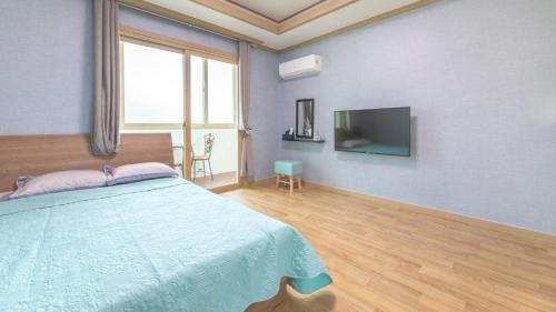 1 queen bed