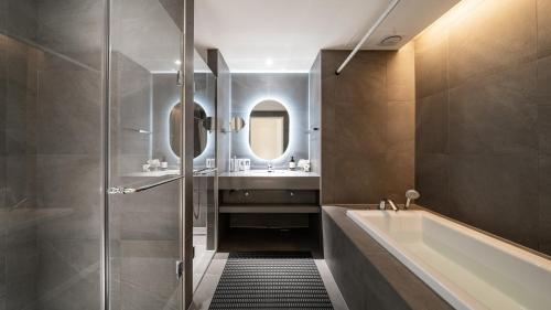 room detail thumbnail 2