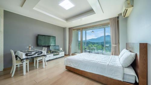 1 queen bed