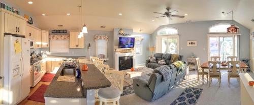 Waves n Wooder by AvantStay SwimSpa Game Room Walk to Beach in Wildwood, USA