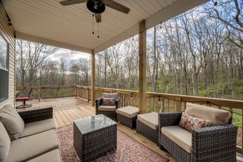 Bear Creek Bliss by AvantStay Sleeps 16 Game Room Deck Fire Pit in Jim Thorpe, USA