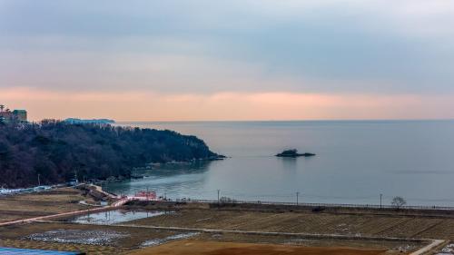 Ganghwa Nakjogaboineun spa Pension