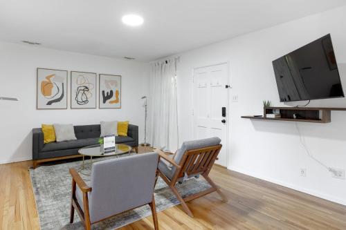Balcom by AvantStay Newly Furnished Valley Home in Los Angeles, USA