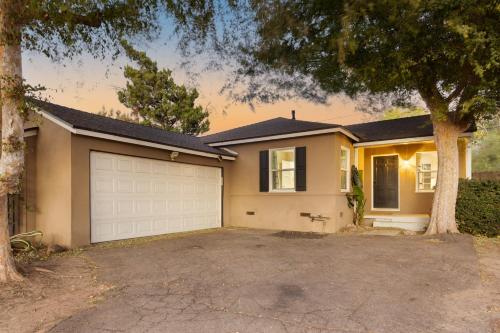 Balcom by AvantStay Newly Furnished Valley Home in Los Angeles, USA