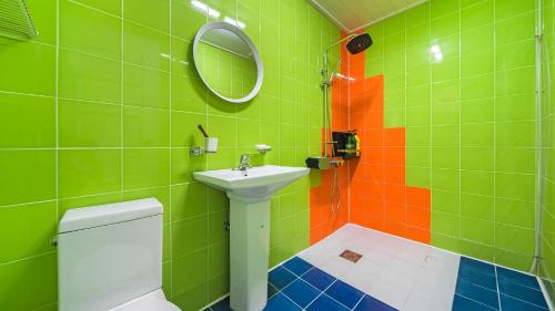 room detail thumbnail 2