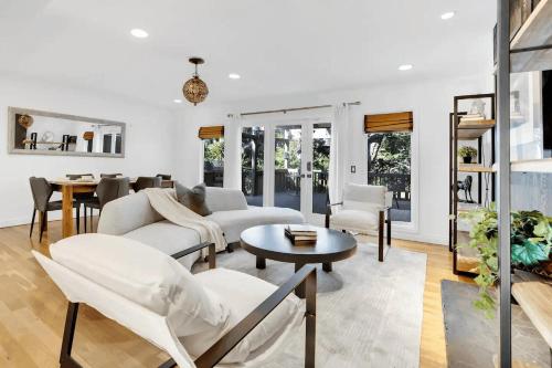 Dos Palos by AvantStay Mod Hollywood Sanctuary in Los Angeles, USA