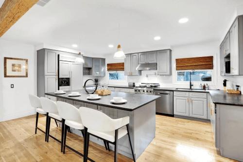 Dos Palos by AvantStay Mod Hollywood Sanctuary in Los Angeles, USA