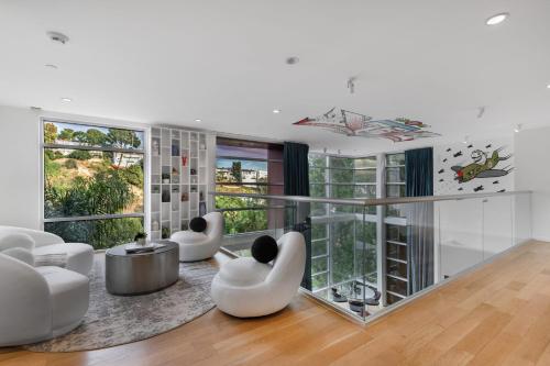 The Gallery by AvantStay Luxe Hollywood Artist’s Home Pool Private Elevator in Los Angeles, USA