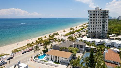 Sea Breeze by AvantStay Across From Fort Lauderdale Beach Pool Out Door Dining Fire pit in Fort Lauderdale, USA