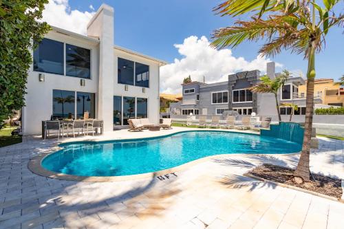 Sea Breeze by AvantStay Across From Fort Lauderdale Beach Pool Out Door Dining Fire pit in Fort Lauderdale, USA