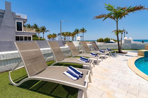 Sea Breeze by AvantStay Across From Fort Lauderdale Beach Pool Out Door Dining Fire pit in Fort Lauderdale, USA