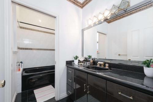 Private Room with Shared Washroom in Homestay in Vancouver, Canada