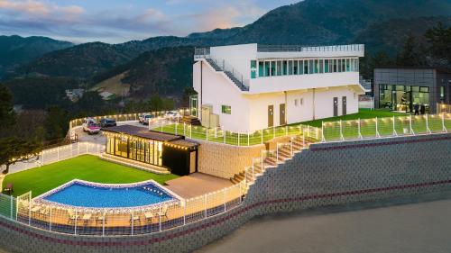 yeosu seuteimeong, Josu