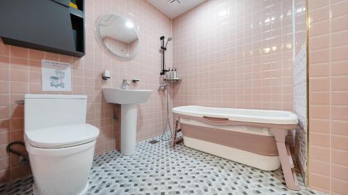 room detail thumbnail 2