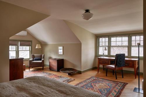 Old Ross House at Seminary Hill by AvantStay in Callicoon, USA
