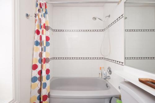 Private Room with Private Washroom in Homestay in Vancouver, Canada