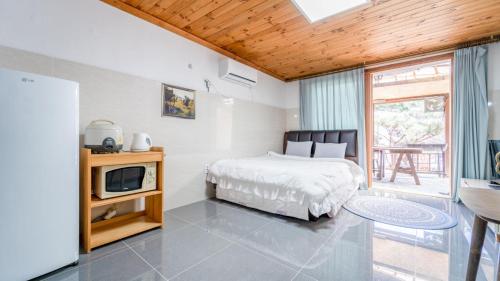 1 queen bed