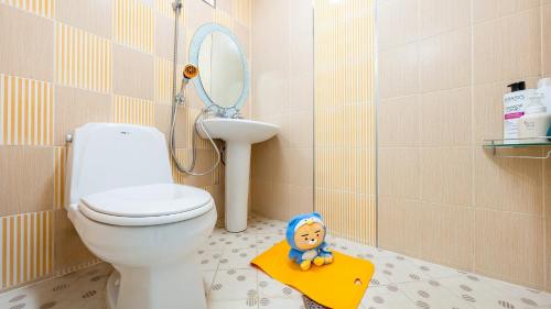 room detail thumbnail 2