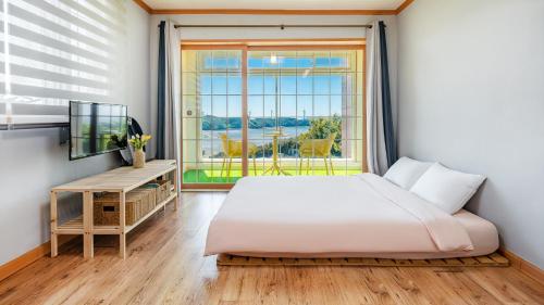 1 queen bed
