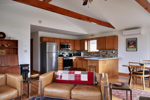 Meadow House at Seminary Hill by AvantStay in Callicoon, USA